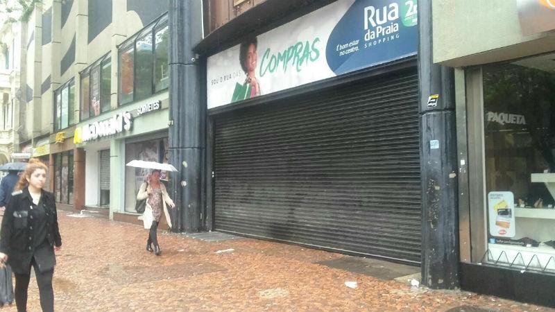 Algumas lojas do Centro fecharam as portas por falta de luz