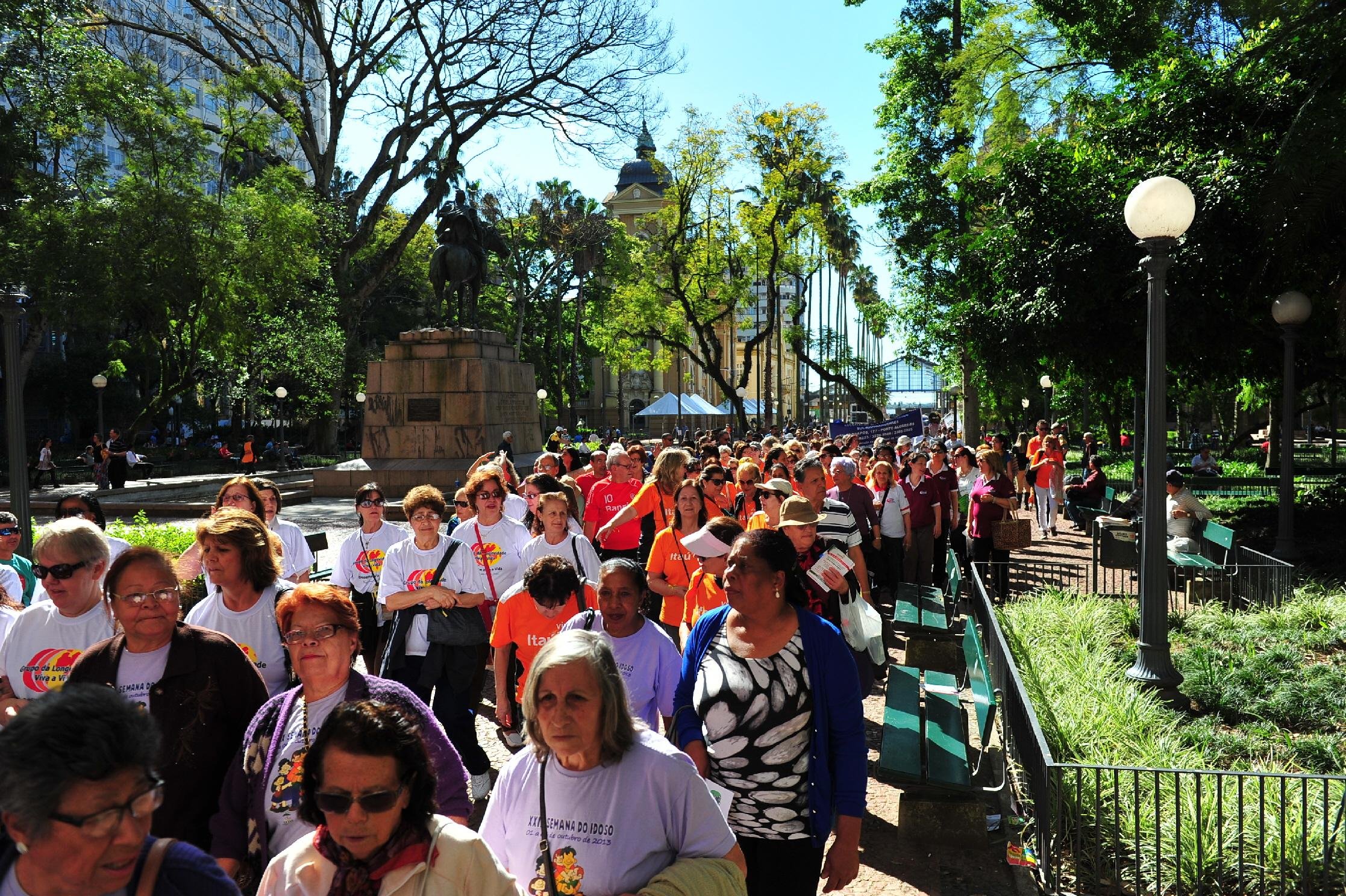 Em 1990, a expectativa de vida era de 33,7 anos e, em 2014, chegou a 75,4 anos 