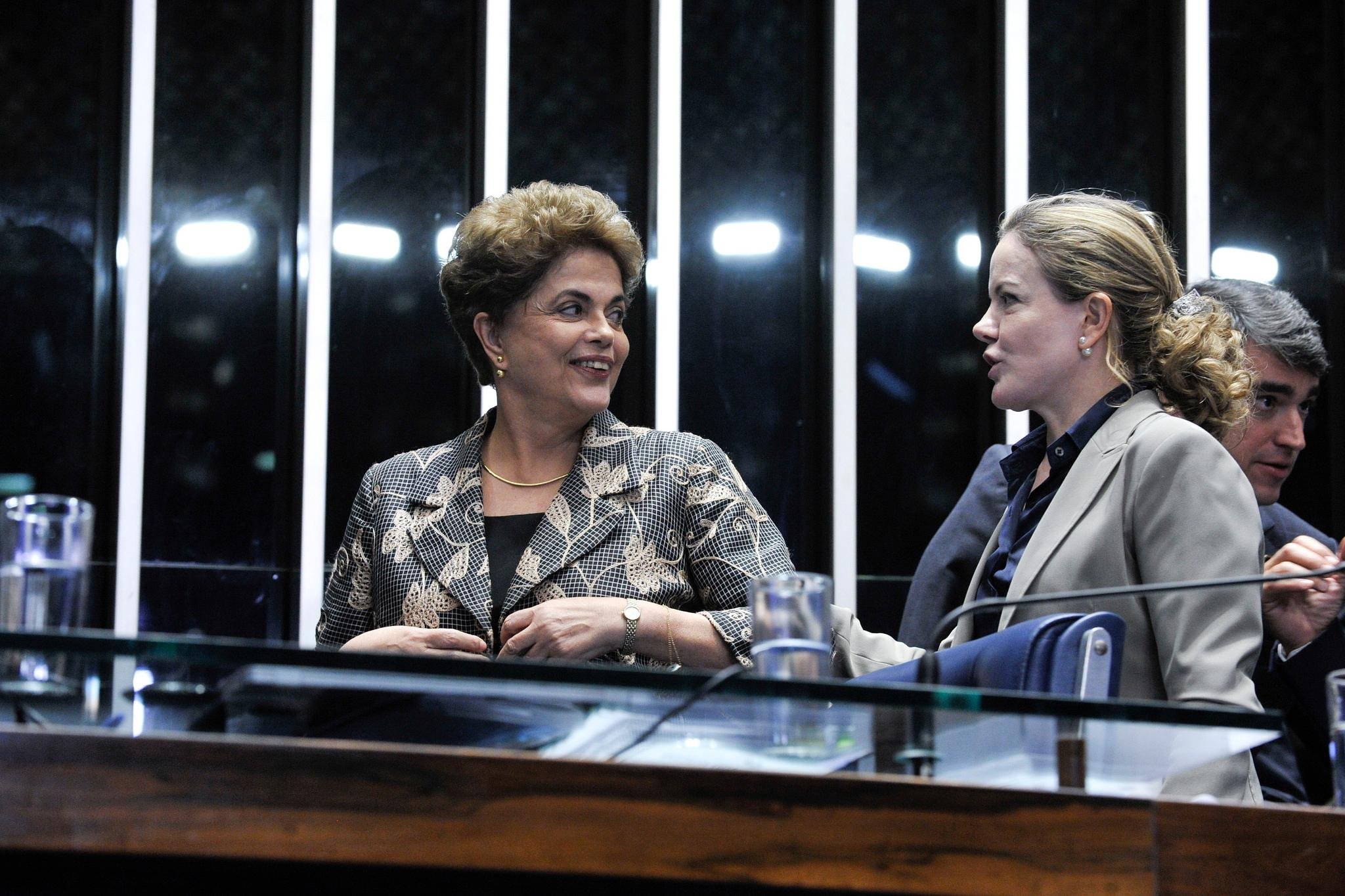 Aliados elogiam discurso de Dilma, mas n&atilde;o acreditam em virada de votos