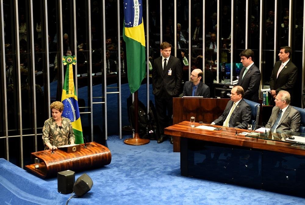 Jornais salientaram cita&ccedil;&otilde;es de defesa da democracia contra golpe para reverter resultado eleitoral