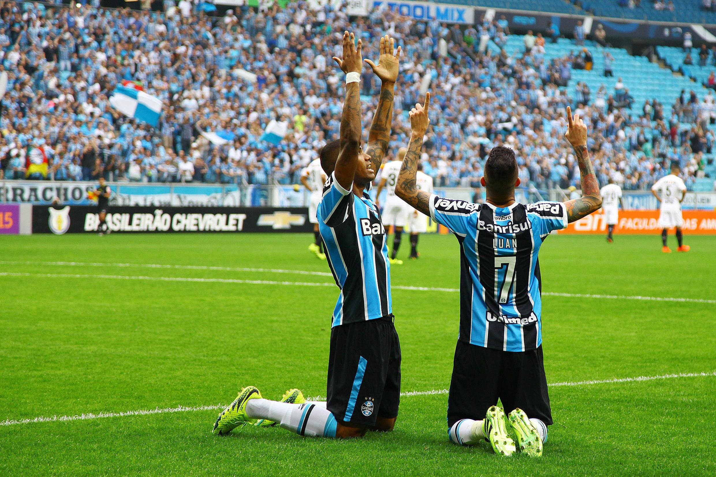 Gr&ecirc;mio s&oacute; aceitaria vendas com sa&iacute;das no fim do ano