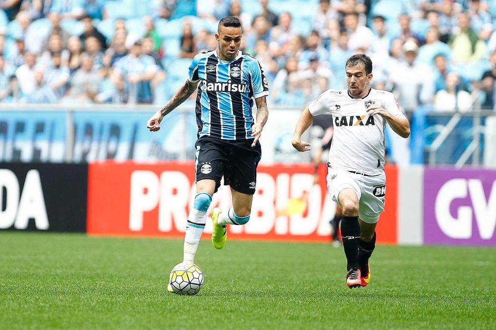 Bolzan nega &acirc;nsia para vender Wallace e Luan e mira t&iacute;tulo para Gr&ecirc;mio 