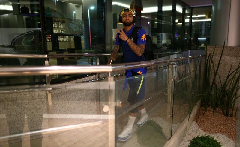 Gabigol assina contrato de cinco anos com Inter de Mil&atilde;o