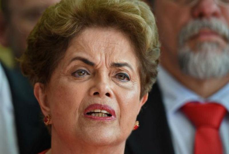 Dilma tem 30 dias para deixar o Pal&aacute;cio da Alvorada