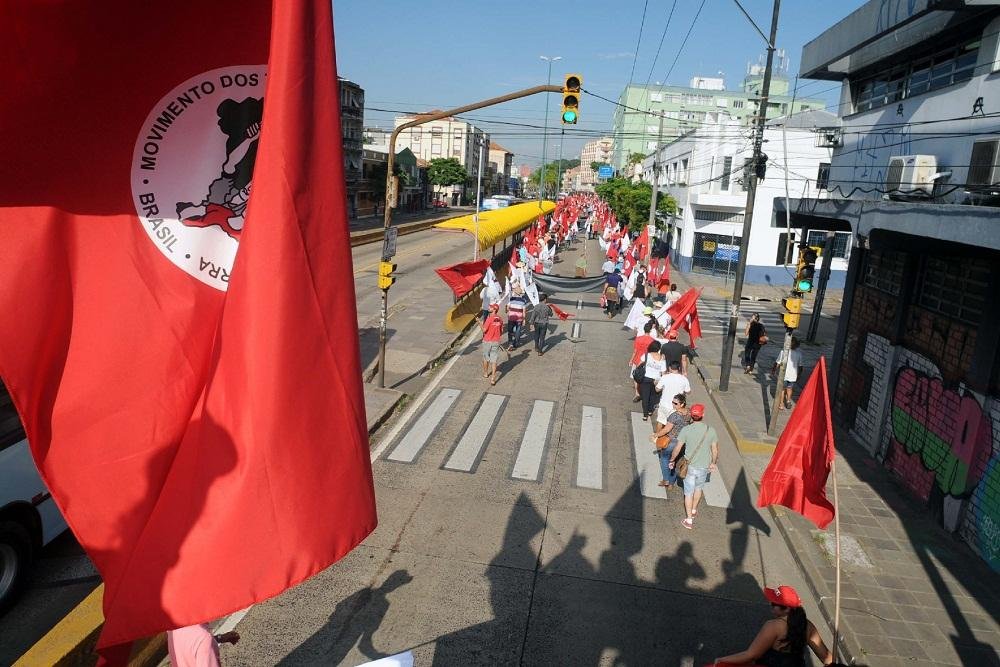 MST planeja novas ocupa&ccedil;&otilde;es ap&oacute;s "golpe de estado" contra Dilma