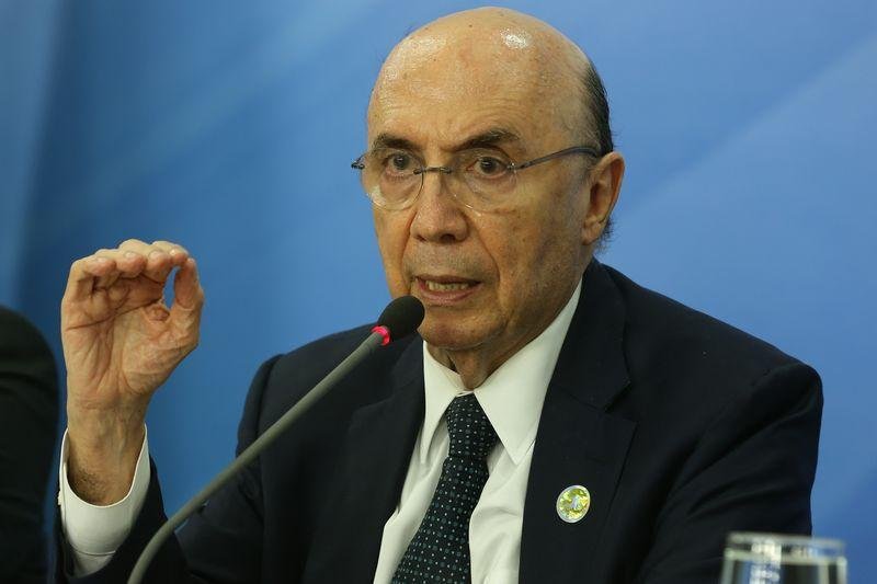 Or&ccedil;amento prev&ecirc; sal&aacute;rio m&iacute;nimo de R$ 945,80 para 2017