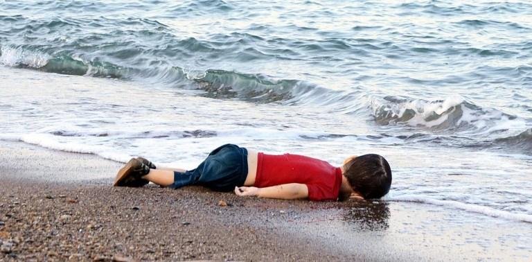 Pai de Aylan lamenta passividade do mundo ante refugiados mortos no mar