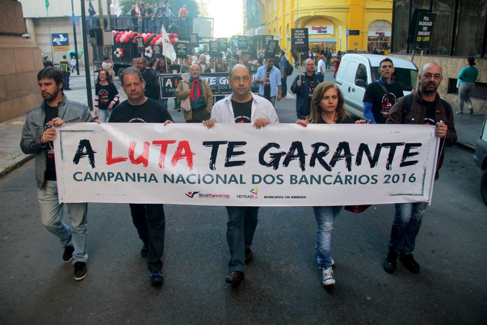 Trabalhadores exigiram reajuste de 14,78% na assembleia realizada em Porto Alegre