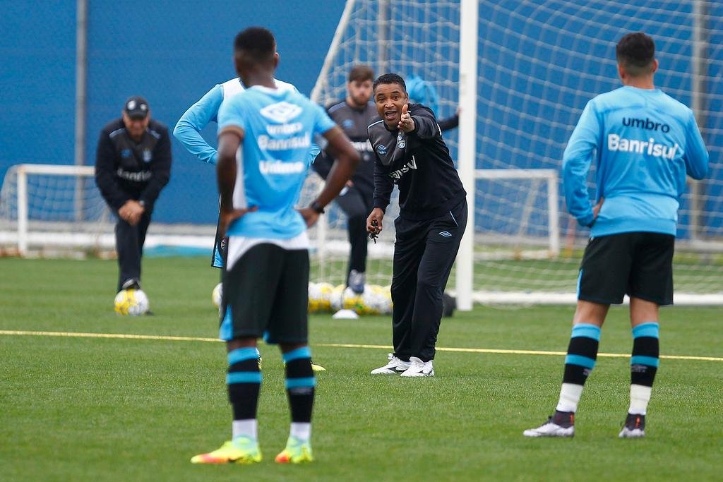 Roger confirmou que Henrique Almeida ser&aacute; o substituto de Miller Bola&ntilde;os
