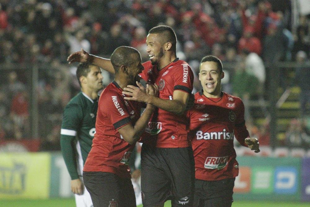 Brasil de Pelotas mostra for&ccedil;a e vence o Goi&aacute;s