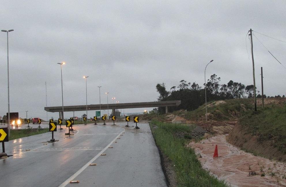 Servi&ccedil;os est&atilde;o parados em tr&ecirc;s dos nove lotes, ao longo de 211 quil&ocirc;metros