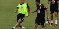 Treino da seleção em Manaus tem invasão de torcida e Neymar chega a ser derrubado
