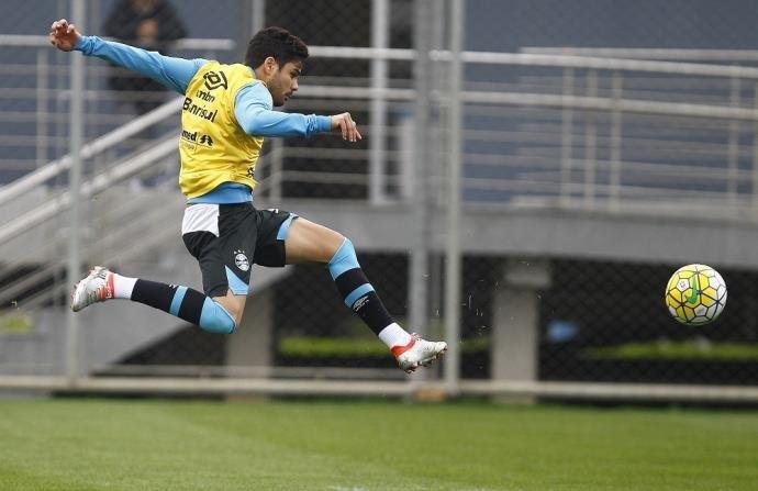 Atacante do Gr&ecirc;mio alerta para necessidade do Botafogo espantar m&aacute; fase