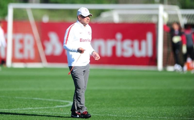 Time de Roth precisar&aacute; vencer o Santos