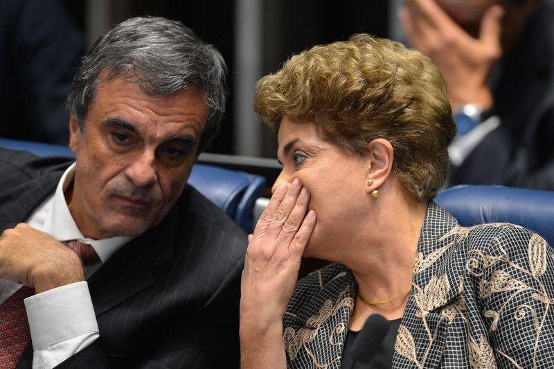 Defesa de Dilma pedir&aacute; a anula&ccedil;&atilde;o do impeachment