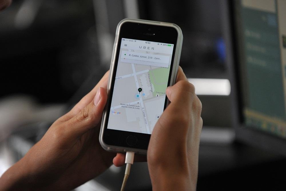 A partir desta ter&ccedil;a-feira, o Uber ter&aacute; desconto de 17% em Porto Alegre