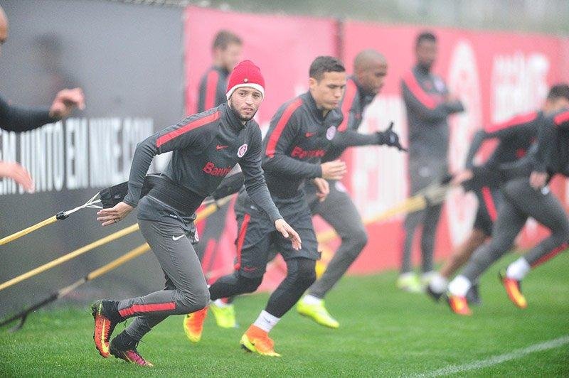 Nico L&oacute;pez marcou dois gols no treino desta segunda