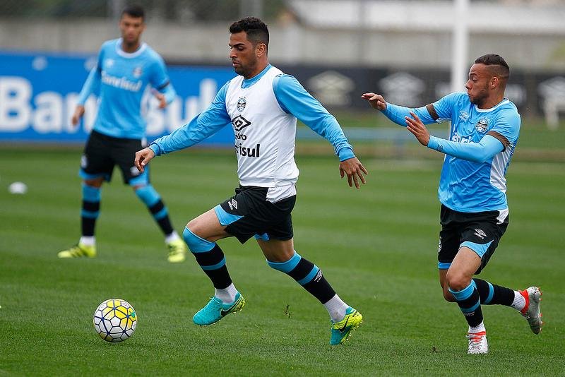 Maicon vai desfalcar o Gr&ecirc;mio por 20 dias