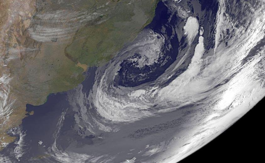 Imagem mostra o ciclone extratropical sobre o Atl&acirc;ntico a sudeste do Chu&iacute;