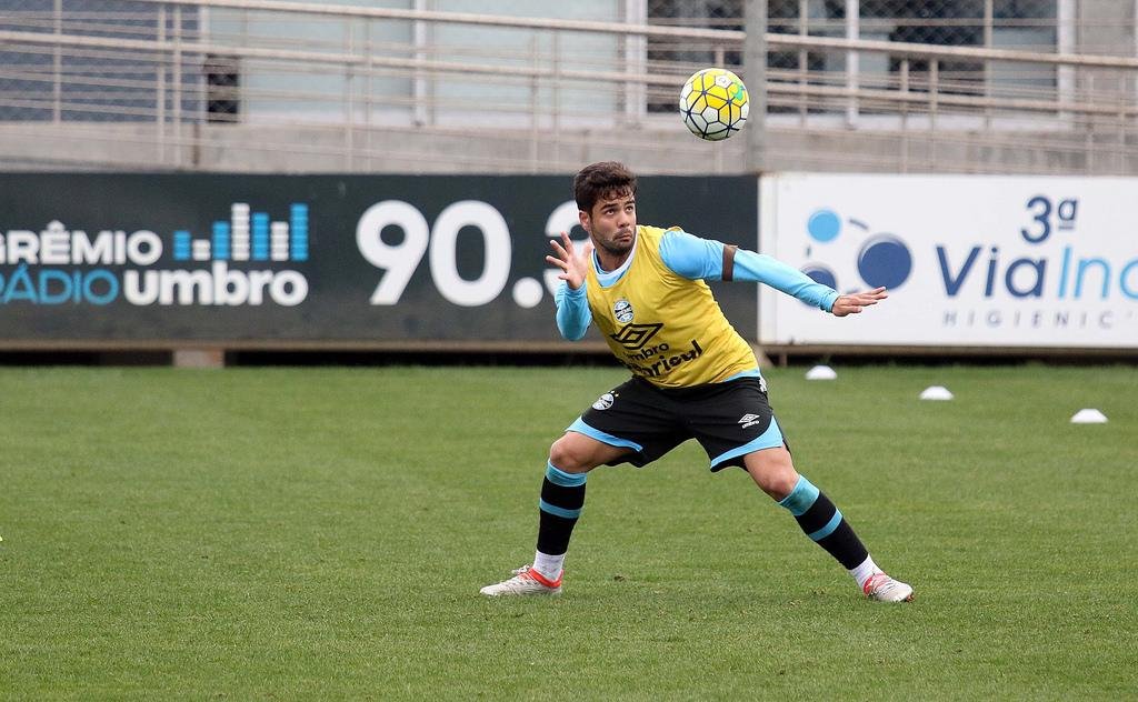 Henrique Almeida ganha mais uma chance no ataque ao lado de Luan