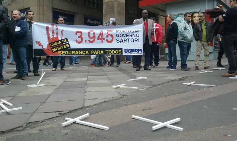 Servidores da Seguran&ccedil;a protestam contra viol&ecirc;ncia durante governo Sartori	