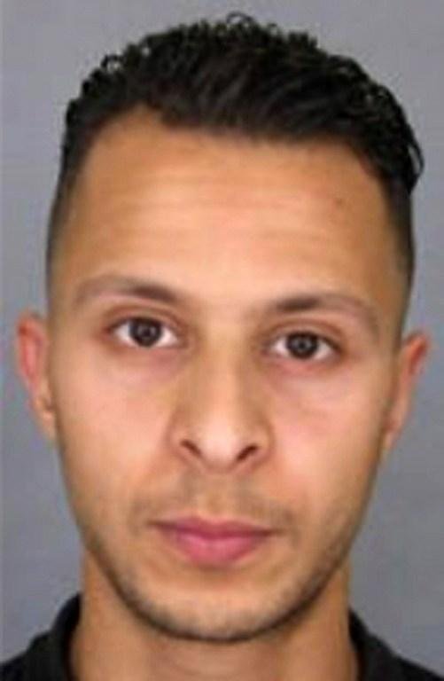 Suspeito dos atentados de Paris fica em sil&ecirc;ncio diante de juiz