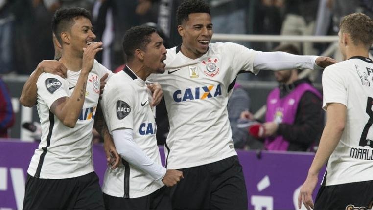 Vit&oacute;ria por 3 a 0 deixa Gr&ecirc;mio mais longe dos classificados da Libertadores, a quatro pontos