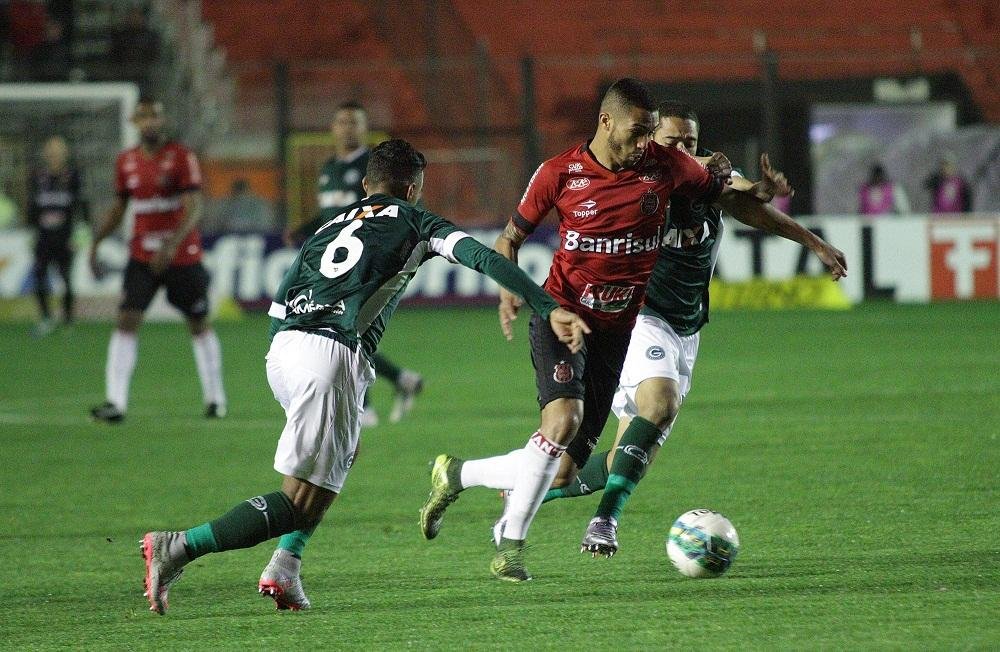 Brasil de Pelotas visita Paysandu para se manter no G4