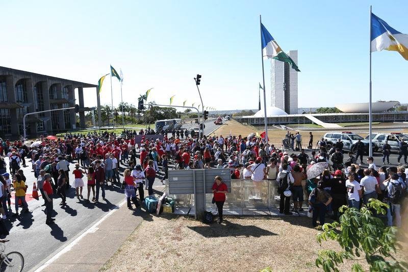 Manifesta&ccedil;&atilde;o pedir&aacute; sa&iacute;da de Temer e Cunha como "vingan&ccedil;a" por impeachment 