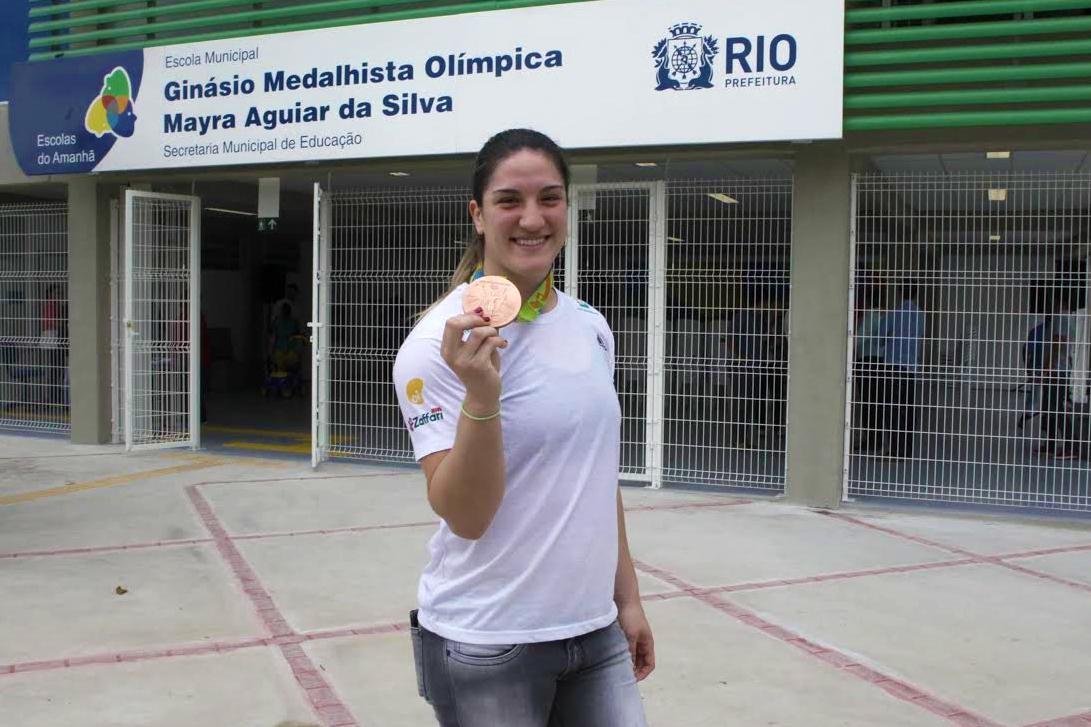 Judoca ga&uacute;cha levou medalha ol&iacute;mpica na homenagem pelas conquistas