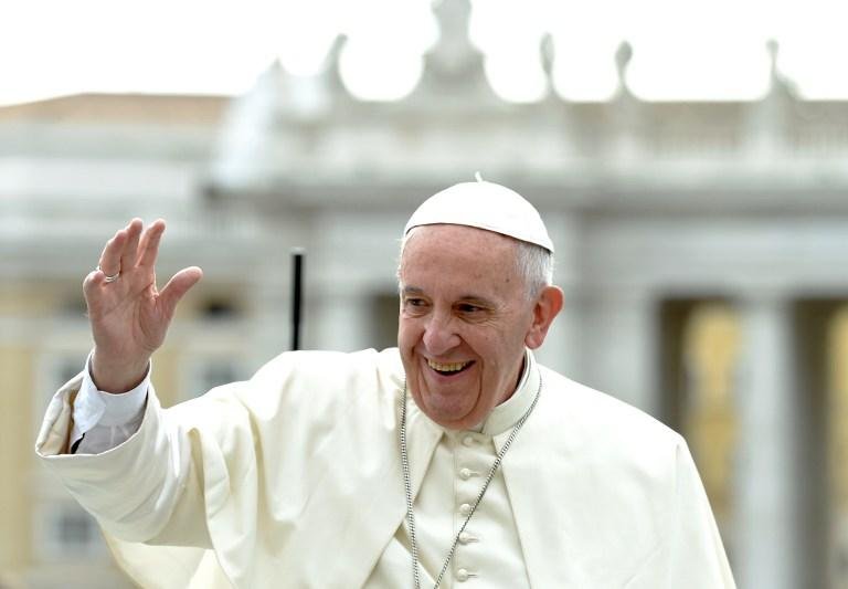 Papa Francisco promove partida da paz onde re&uacute;ne jogadores de futebol em prol da pacifica&ccedil;&atilde;o do planeta
