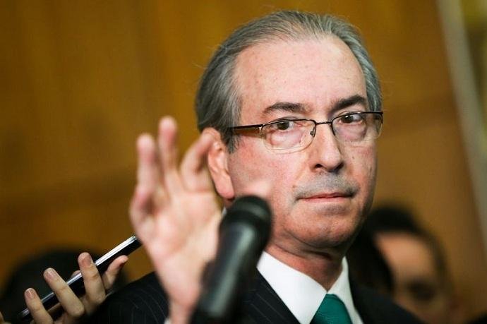 Planalto abandona Cunha &agrave;s v&eacute;speras da vota&ccedil;&atilde;o de cassa&ccedil;&atilde;o
