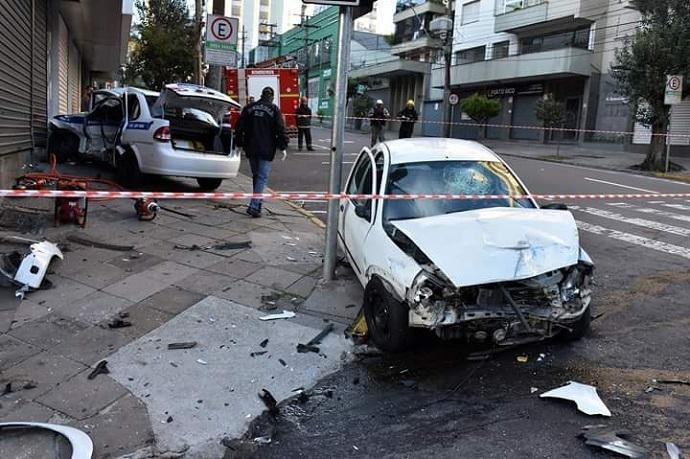Colis&atilde;o ocorreu na madrugada deste domingo