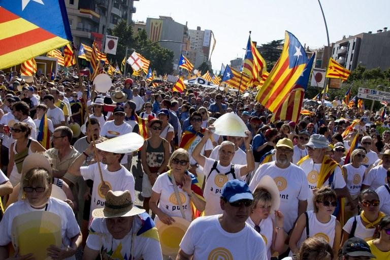 Milhares de separatistas v&atilde;o &agrave;s ruas na Catalunha