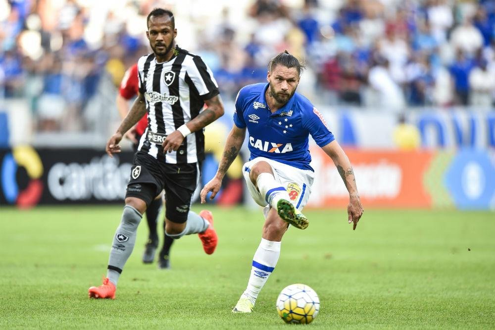 Botafogo derrota o Cruzeiro por 2 a 0 em Belo Horizonte