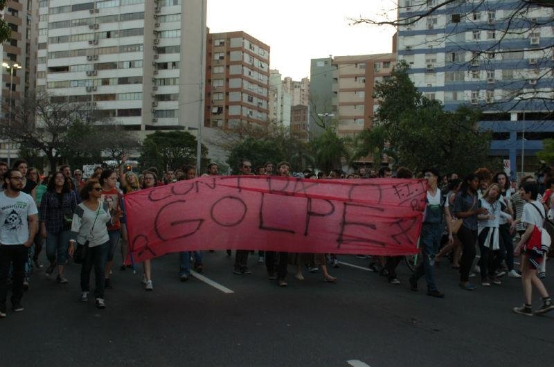 Protesto contra Temer re&uacute;ne 200 pessoas no Parque da Reden&ccedil;&atilde;o 