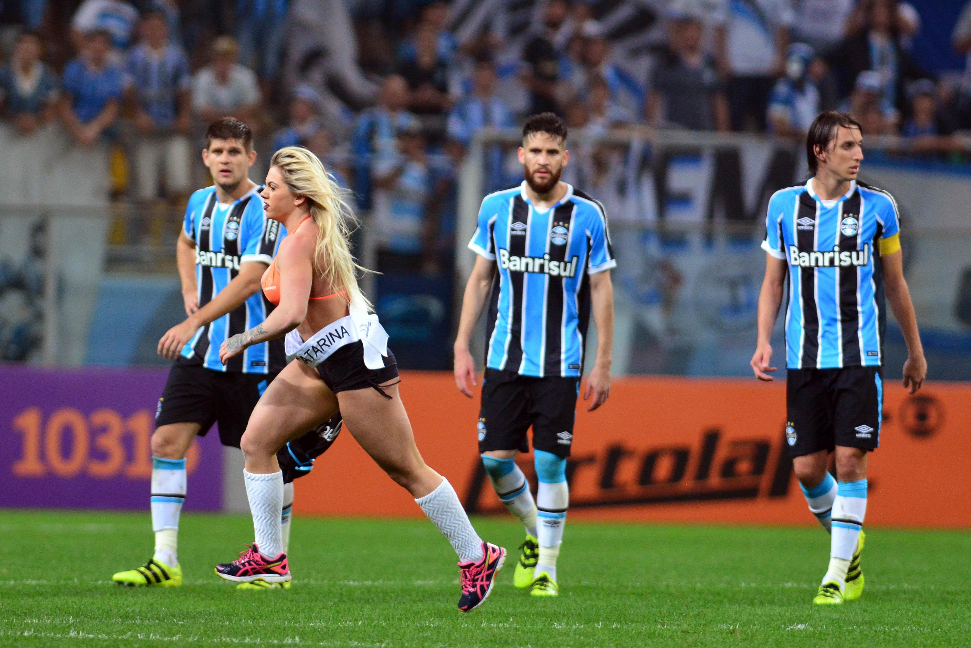 &Aacute;rbitro relatou invas&atilde;o do gramado da Arena