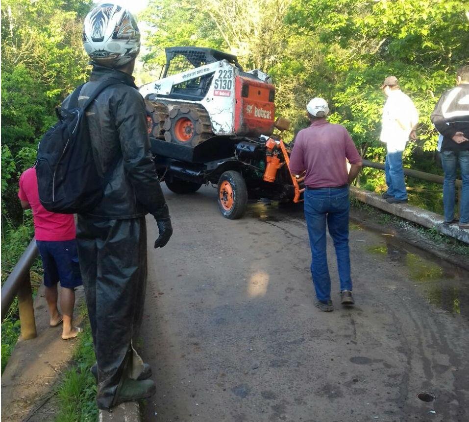 Jovem de 19 anos morre em colis&atilde;o entre carreta e &ocirc;nibus no Norte do RS 