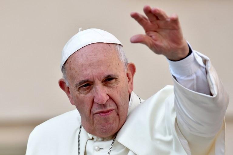 Papa se re&uacute;ne com v&iacute;timas de abusos sexuais do clero