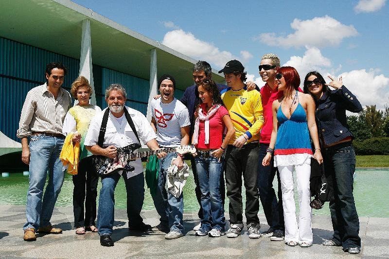 Lava Jato investiga guitarras de astros do rock doadas ao Fome Zero