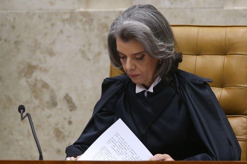 Nova presidente do Supremo come&ccedil;ou cumprimentando o "cidad&atilde;o brasileiro" 