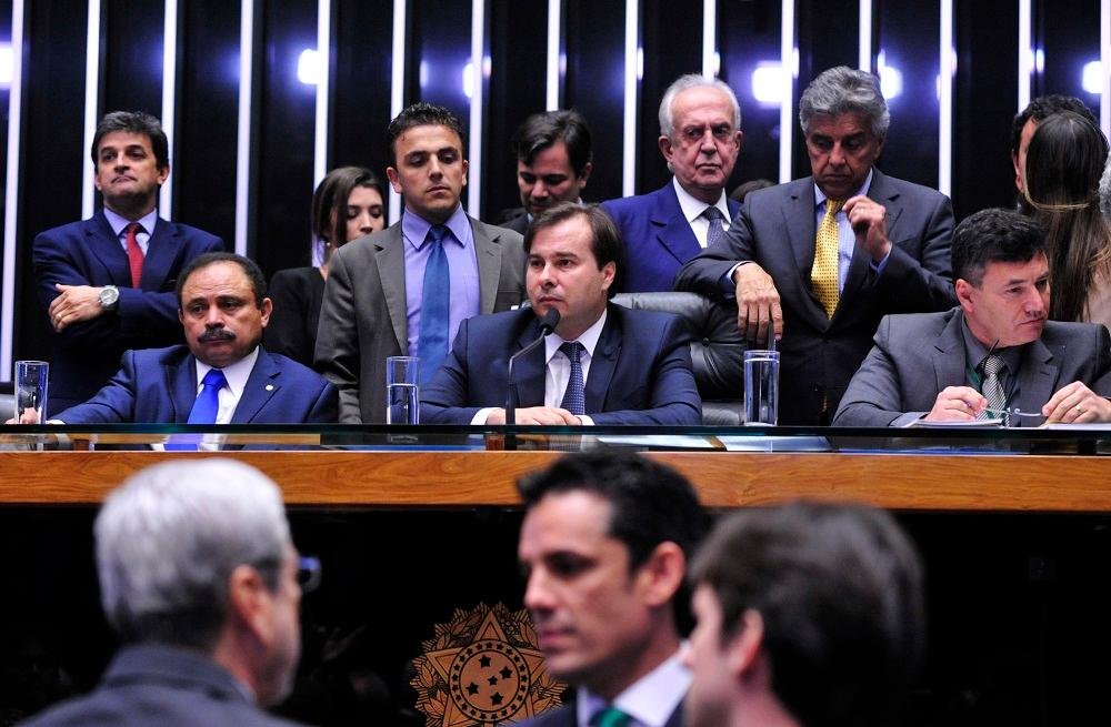 Presidente da C&acirc;mara Rodrigo Maia suspendeu por uma hora a sess&atilde;o para cassar mandato de Eduardo Cunha