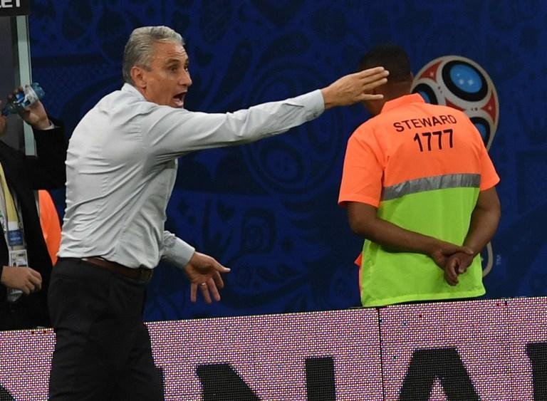Treinador chamar&aacute; jogadores para as partidas contra a Bol&iacute;via e Venezuela