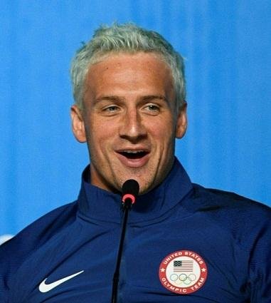 Dois homens s&atilde;o presos ap&oacute;s agredirem Lochte em programa de TV