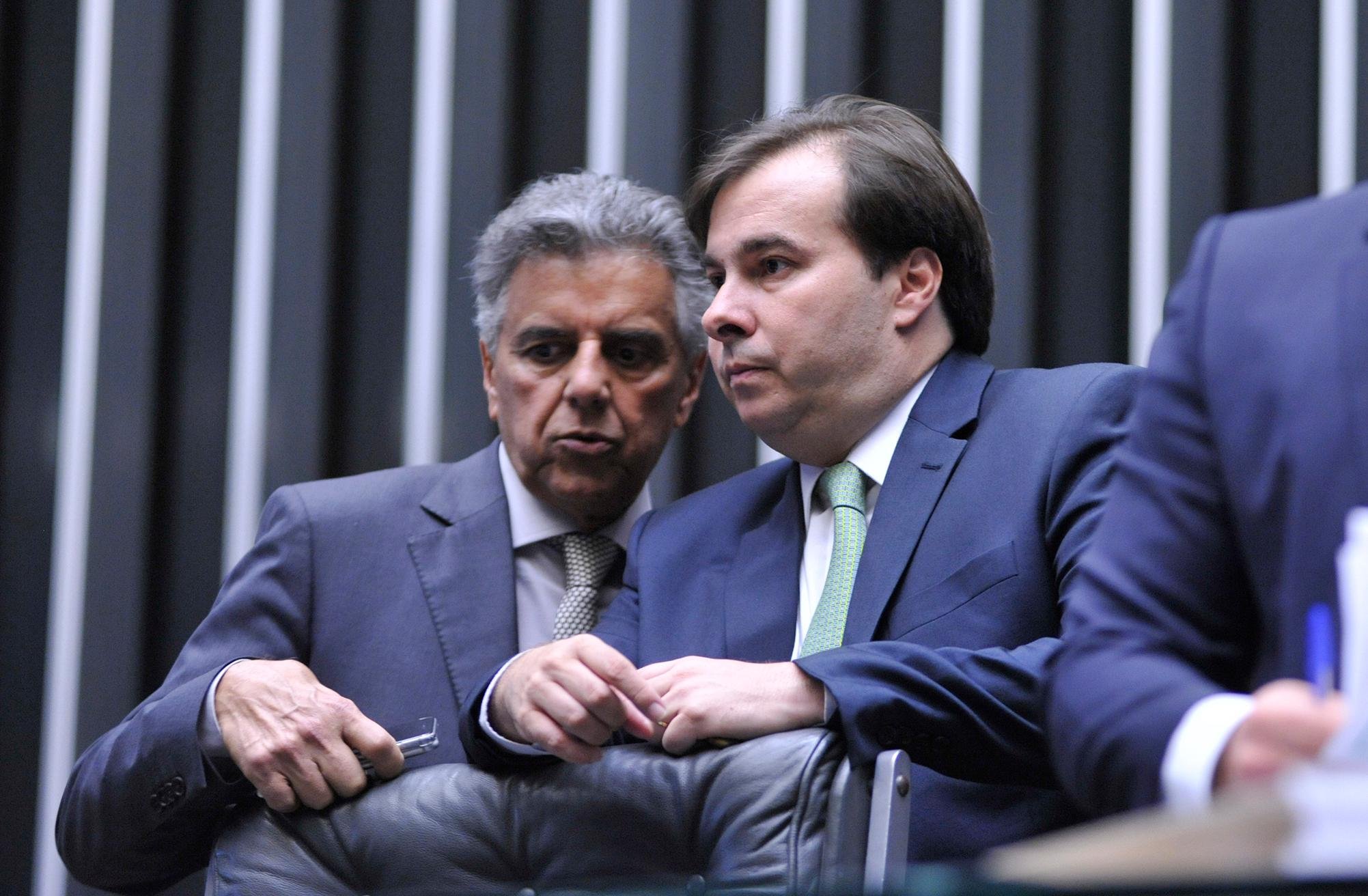 Rodrigo Maia diz que n&atilde;o est&aacute; preocupado com revela&ccedil;&otilde;es prometidas por Cunha