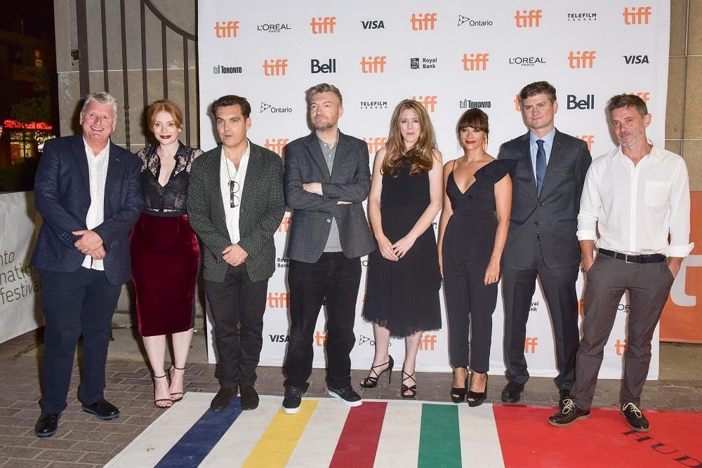 Elenco da s&eacute;rie "Black Mirror" esteve presente na pr&eacute;-estreia da nova temporada 