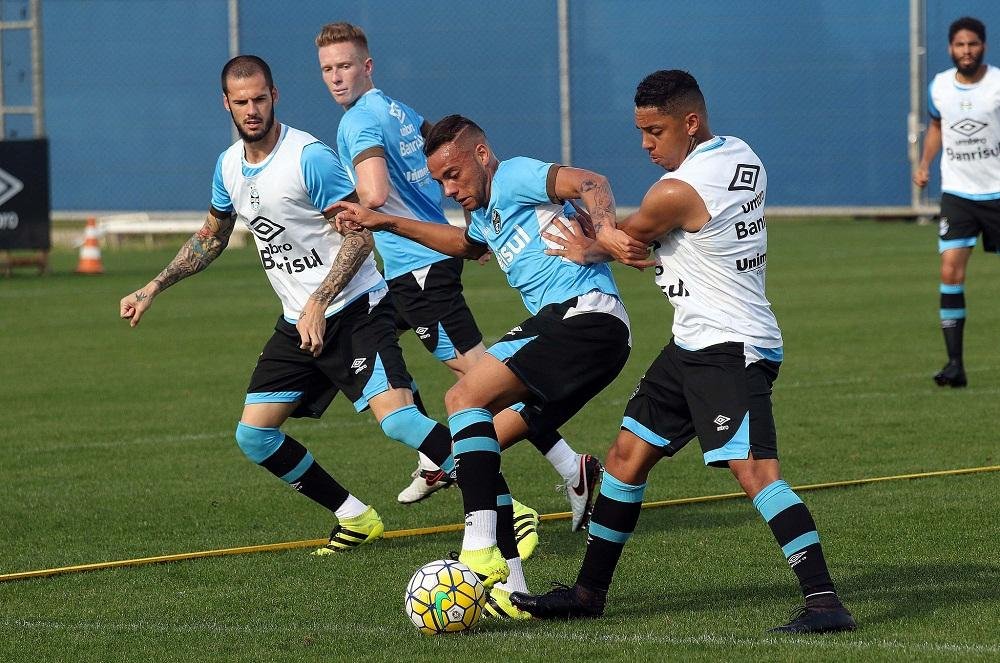 Gr&ecirc;mio visita Ponte Preta para se reaproximar do G4