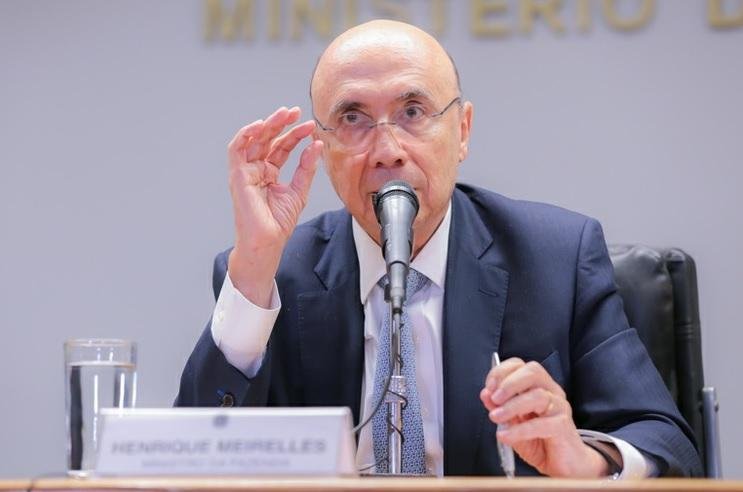 Ministro da Fazenda disse que n&atilde;o h&aacute; prazo definido para envio de proposta ao Congresso