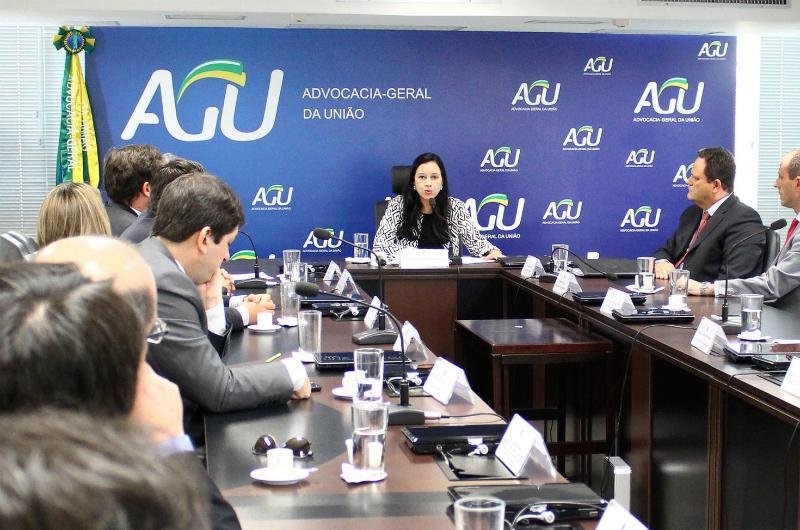Grace Mendon&ccedil;a toma posse como advogada-geral da Uni&atilde;o