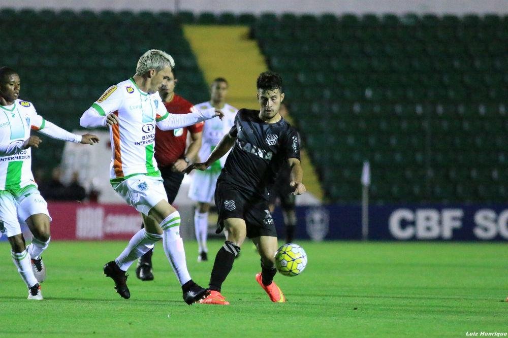 Time catarinense chegou aos 28 pontos, mas pode ser ultrapassado pelo Inter ou Vit&oacute;ria